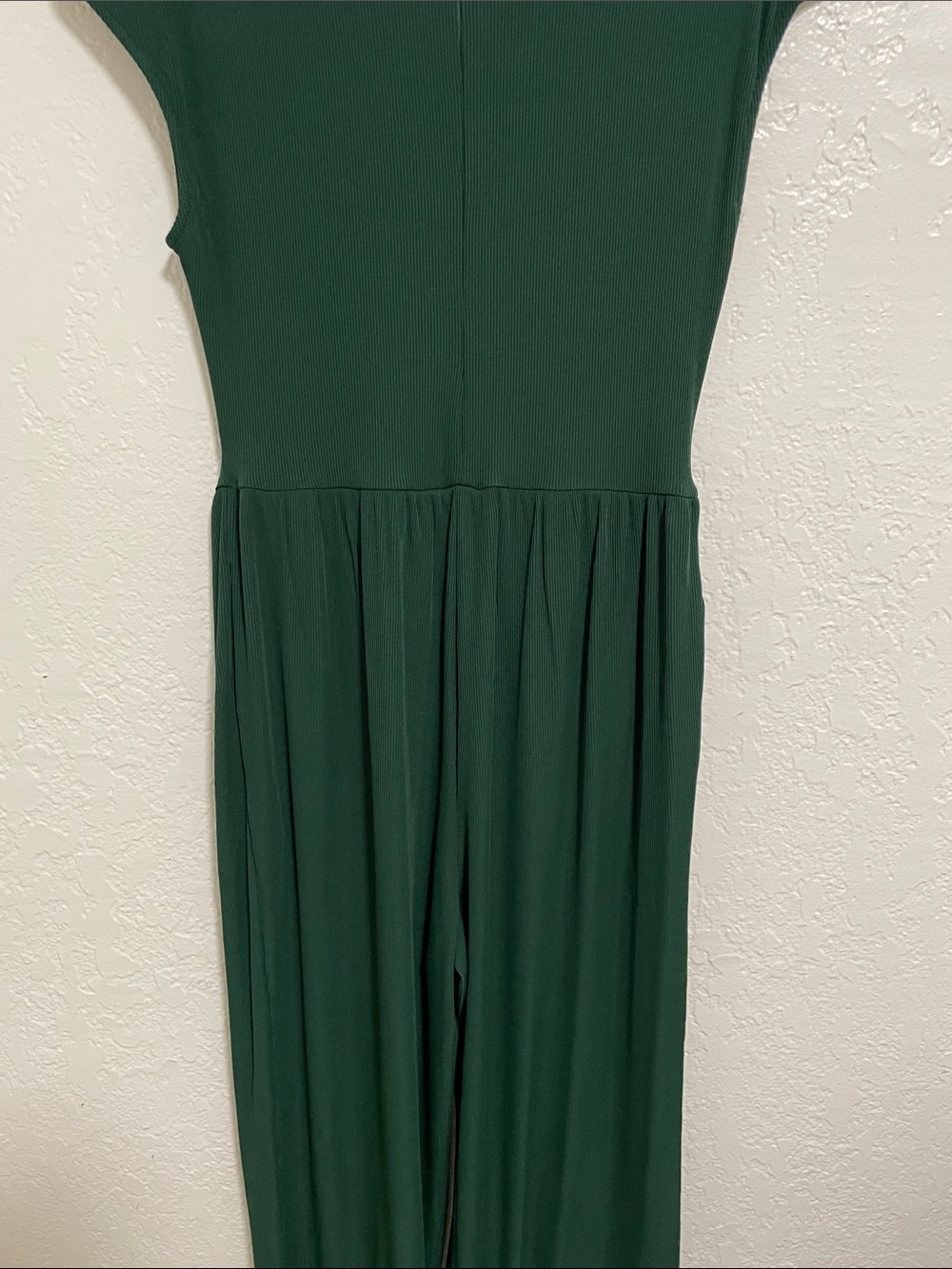 Cap-Sleeve Emerald Green Jumpsuit - Picture 6 of 13